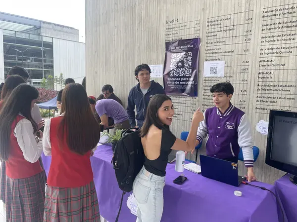 Introducción a AWS — Yachana Day UCuenca — foto 3