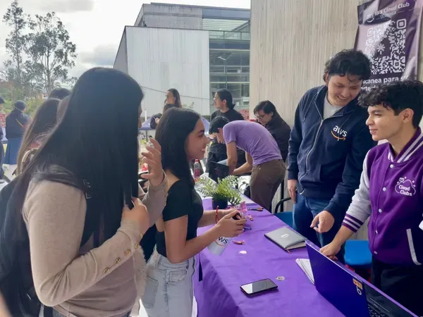 Introducción a AWS — Yachana Day UCuenca — foto 4