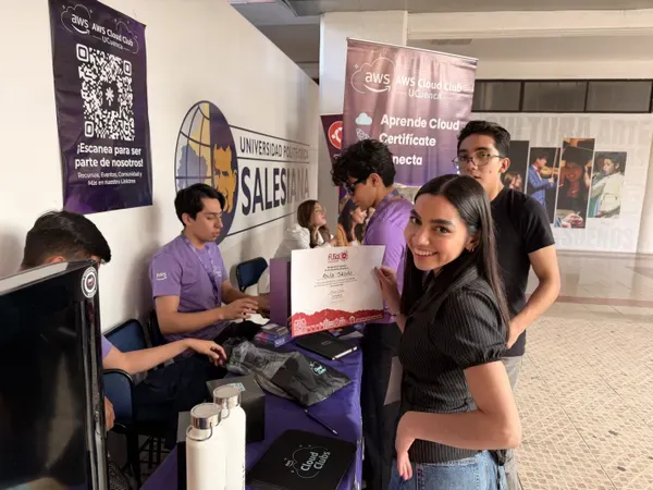 AWS Club en FLISol — foto 6