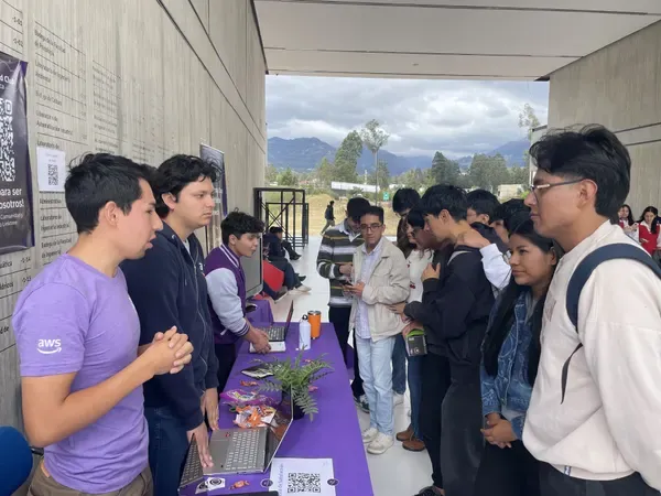 Introducción a AWS — Yachana Day UCuenca — foto 8