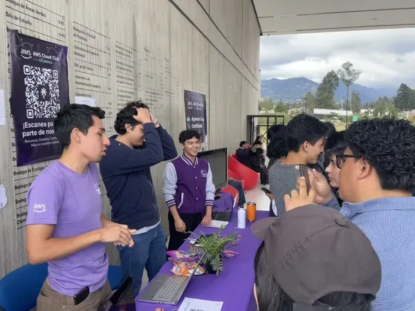 Introducción a AWS — Yachana Day UCuenca — foto 10