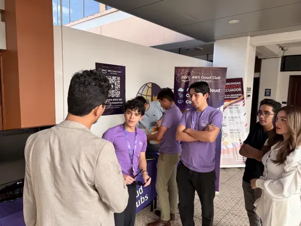 AWS Club en FLISol — foto 11