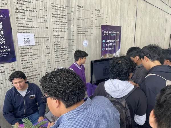Introducción a AWS — Yachana Day UCuenca — foto 13