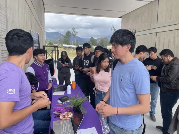 Introducción a AWS — Yachana Day UCuenca — foto 18