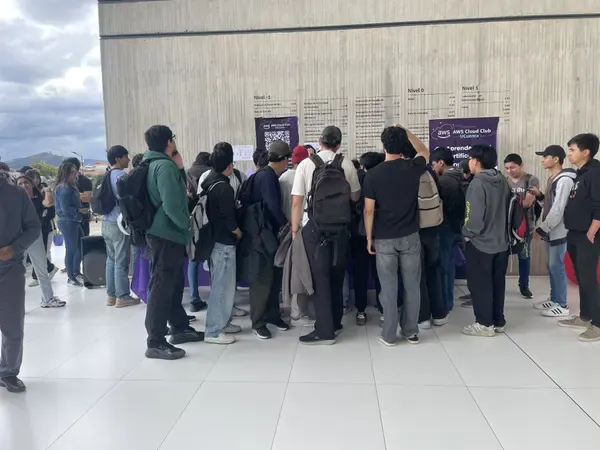 Introducción a AWS — Yachana Day UCuenca — foto 25