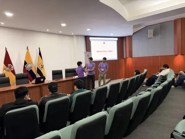 AWS Club en FLISol — foto 25