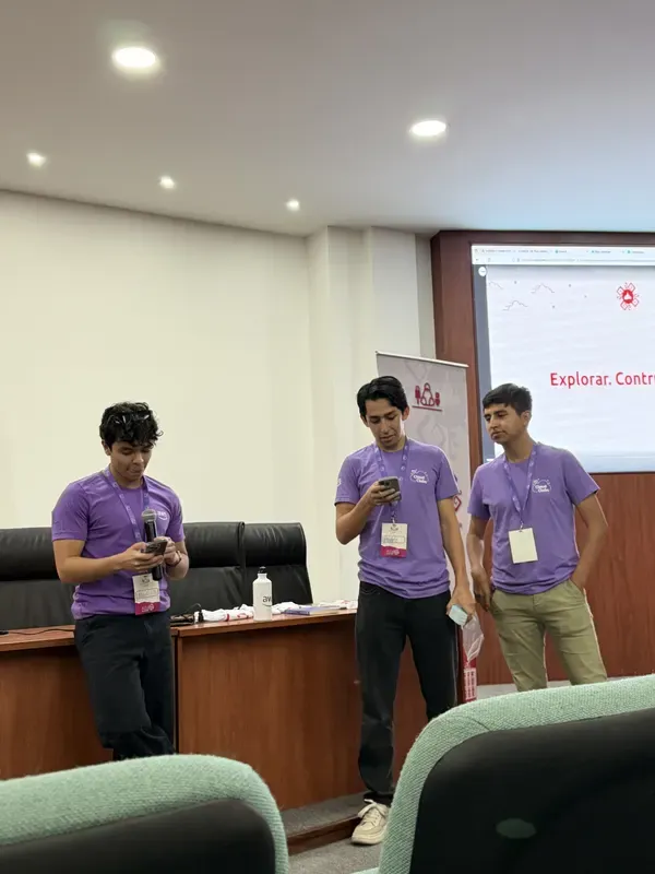 AWS Club en FLISol — foto 27