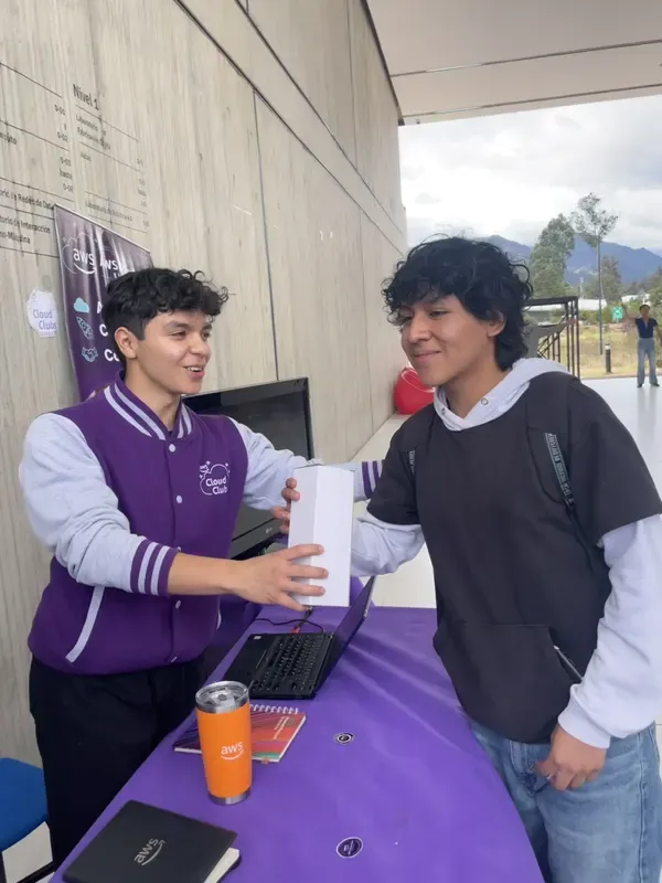 Introducción a AWS — Yachana Day UCuenca — foto 28